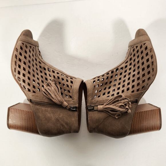 MAURICES Ankle Boot Womens 10M Tan Faux Suede Laser Cut Out Open Toe Tassel Boho - Picture 9 of 12